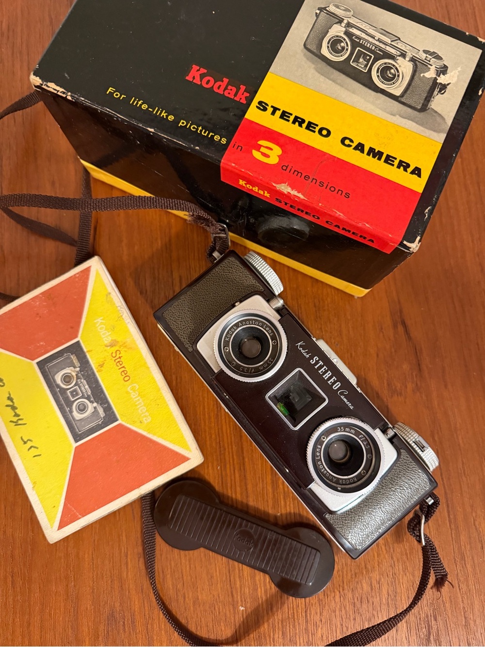 VINTAGE 1950’s Kodak Stereo Camera 35mm 3D Camera with BOX, Manual, Strap.